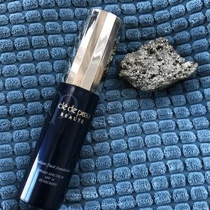 Cle de Peau (O50) Radiant Fluid Foundation